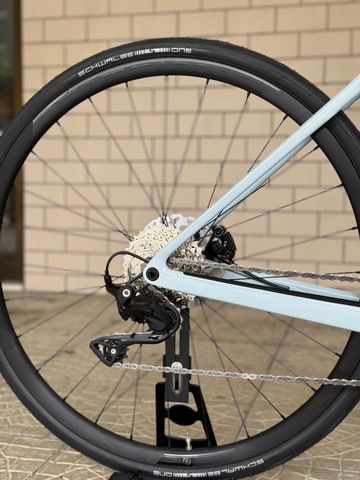 Used Scott Addict 50 - White 2025 Road & Gravel, White — image 3 of 8