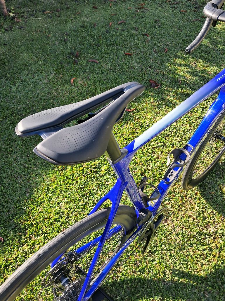 Used Giant Propel Advanced 1 2024 2024 Road & Gravel, Blue — image 10 of 16