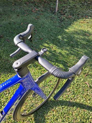 Used Giant Propel Advanced 1 2024 2024 Road & Gravel, Blue — image 12 of 16