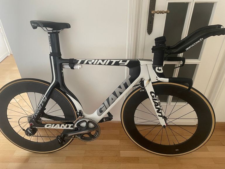 Used Giant Trinity Advance Compact 2011 Road & Gravel, White — image 1 of 7