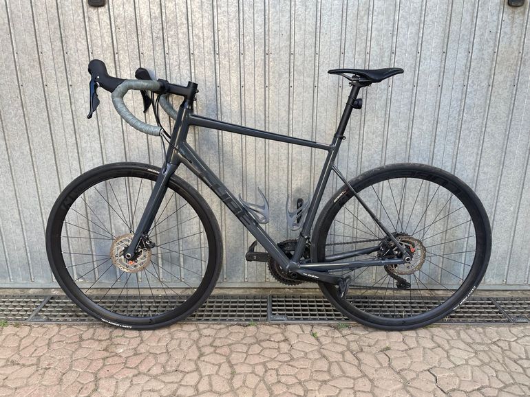 Used CUBE ATTAIN SLX 2022 2022 Road & Gravel, Light Gray — image 2 of 7