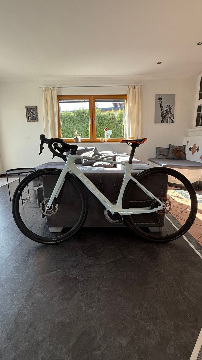 Used CUBE AGREE C:62, PRO 2024 2024 Road & Gravel, White — image 2 of 12