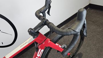 Used Focus IZALCO MAX 8.9 2022 2022 Road & Gravel, Red — image 18 of 20