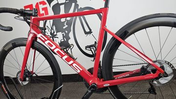 Used Focus IZALCO MAX 8.9 2022 2022 Road & Gravel, Red — image 8 of 20