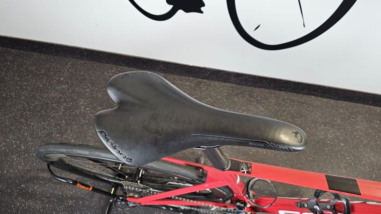 Used Focus IZALCO MAX 8.9 2022 2022 Road & Gravel, Red — image 14 of 20