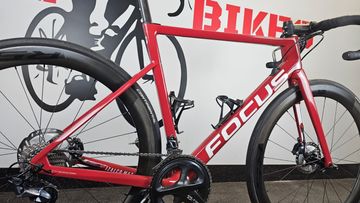Used Focus IZALCO MAX 8.9 2022 2022 Road & Gravel, Red — image 16 of 20