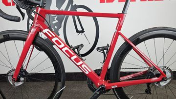 Used Focus IZALCO MAX 8.9 2022 2022 Road & Gravel, Red — image 11 of 20