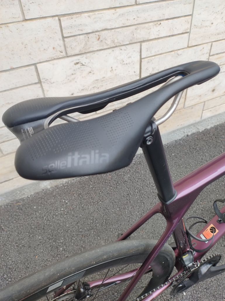 Used Canyon Ultimate CF SLX 8 Di2 2023 2023 Road & Gravel, Purple — image 7 of 10