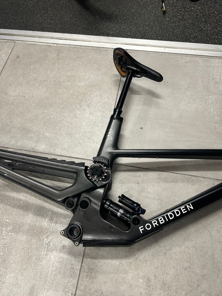 Used Forbidden Dreadnought XT 2023 Frameset 2023 Mountainbike, Black, 29 — image 3 of 4