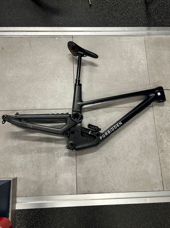 Used Forbidden Dreadnought XT 2023 Frameset 2023 Mountainbike, Black, 29 — image 1 of 4