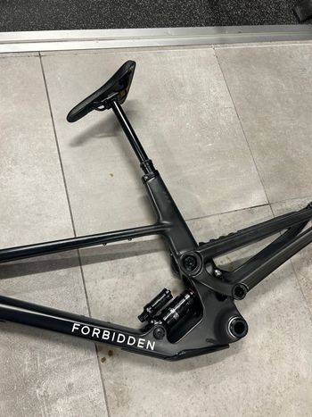 Used Forbidden Dreadnought XT 2023 Frameset 2023 Mountainbike, Black, 29 — image 4 of 4