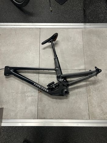 Used Forbidden Dreadnought XT 2023 Frameset 2023 Mountainbike, Black, 29 — image 2 of 4