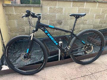 Used Trek Marlin 5 2020 2020 Mountainbike, Black, 27.5, 29 — image 2 of 13