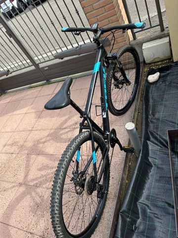 Used Trek Marlin 5 2020 2020 Mountainbike, Black, 27.5, 29 — image 1 of 13