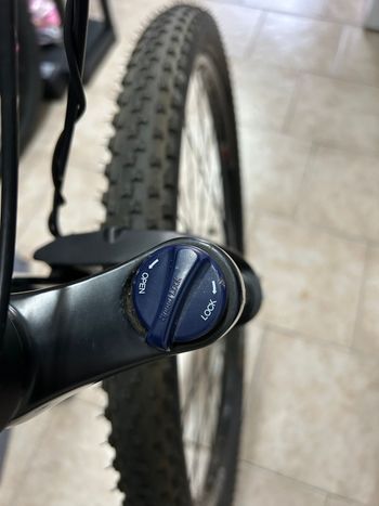 Used Trek Marlin 5 2020 2020 Mountainbike, Black, 27.5, 29 — image 12 of 13
