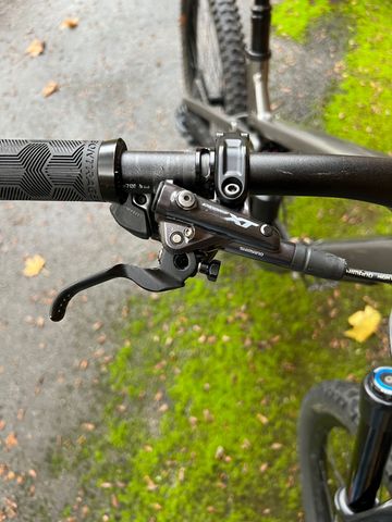 Used Trek Slash 8 Gen 6 2025 Mountainbike, Light Gray, 29 — image 8 of 11
