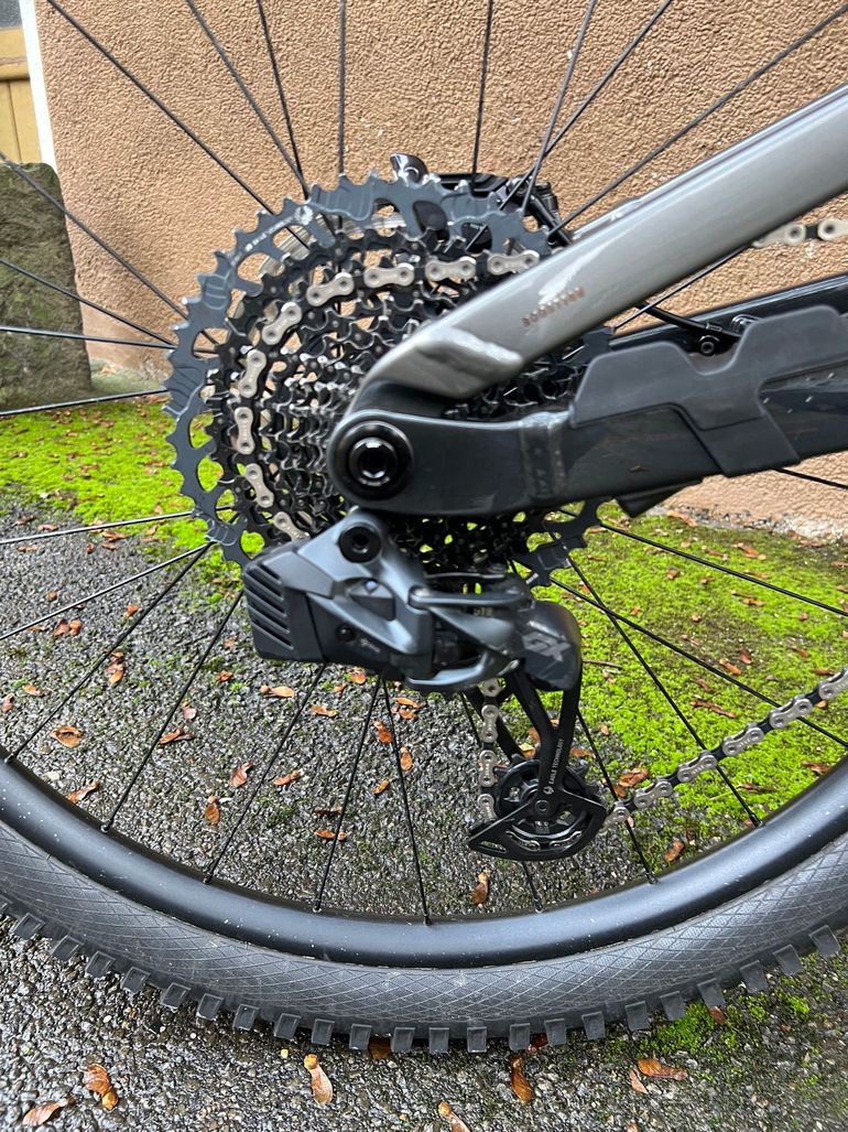 Used Trek Slash 8 Gen 6 2025 Mountainbike, Light Gray, 29 — image 4 of 11