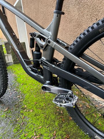 Used Trek Slash 8 Gen 6 2025 Mountainbike, Light Gray, 29 — image 9 of 11