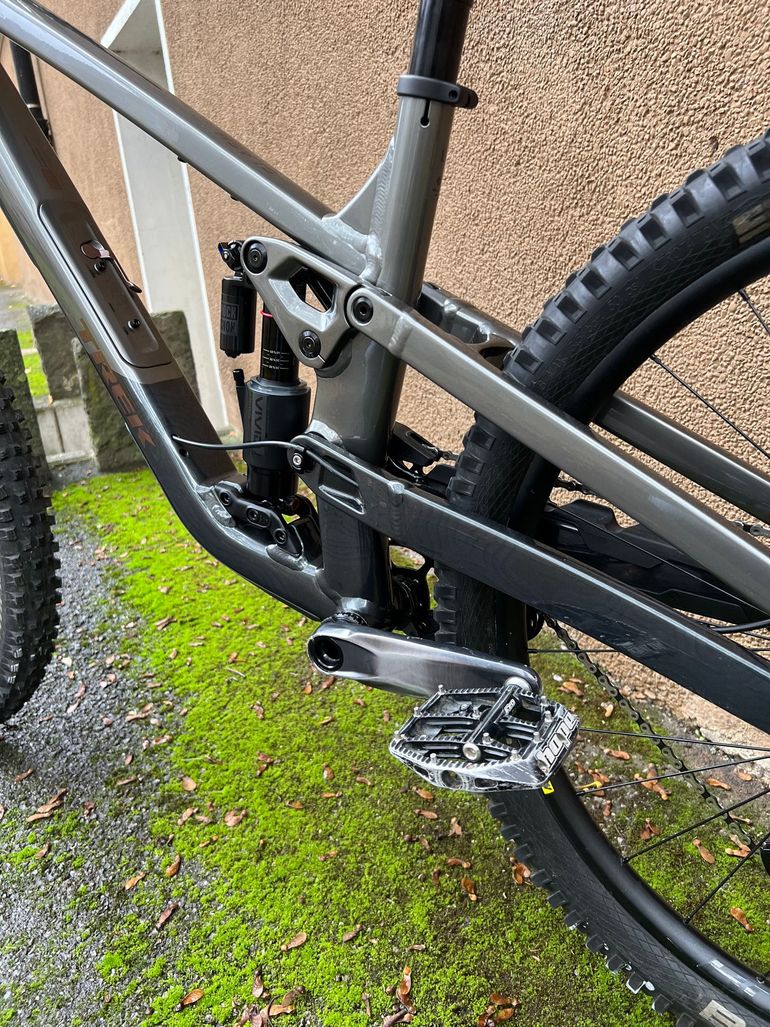 Used Trek Slash 8 Gen 6 2025 Mountainbike, Light Gray, 29 — image 9 of 11
