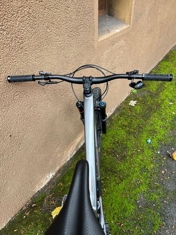 Used Trek Slash 8 Gen 6 2025 Mountainbike, Light Gray, 29 — image 10 of 11