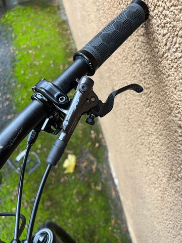 Used Trek Slash 8 Gen 6 2025 Mountainbike, Light Gray, 29 — image 7 of 11