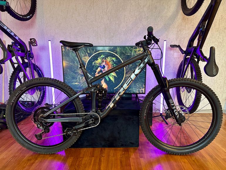 Used Trek Remedy 8 2022 Mountainbike, Black — image 1 of 17