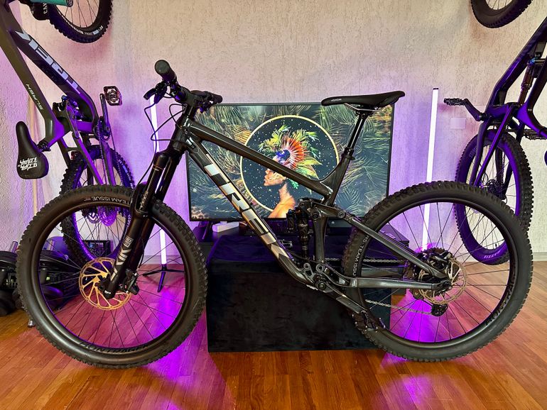 Used Trek Remedy 8 2022 Mountainbike, Black — image 3 of 17
