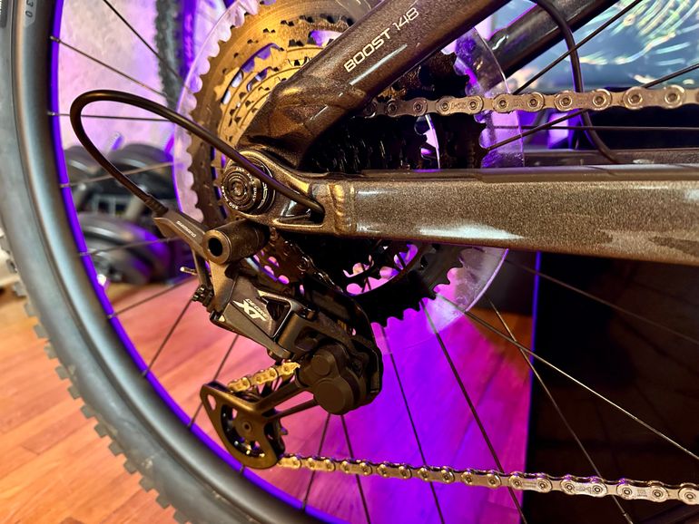 Used Trek Remedy 8 2022 Mountainbike, Black — image 7 of 17