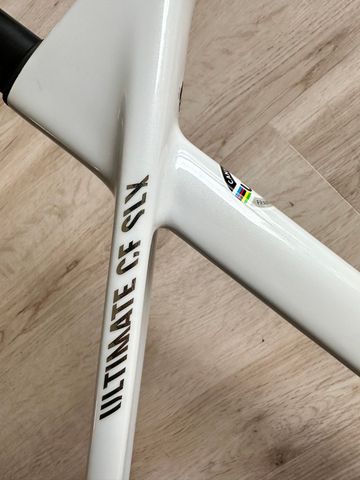 Used Canyon Ultimate CF SLX 8 AXS 2025 Frameset 2025 Road & Gravel, White — image 3 of 17