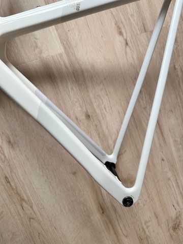 Used Canyon Ultimate CF SLX 8 AXS 2025 Frameset 2025 Road & Gravel, White — image 11 of 17
