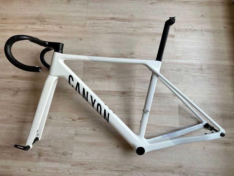 Used Canyon Ultimate CF SLX 8 AXS 2025 Frameset 2025 Road & Gravel, White — image 1 of 17