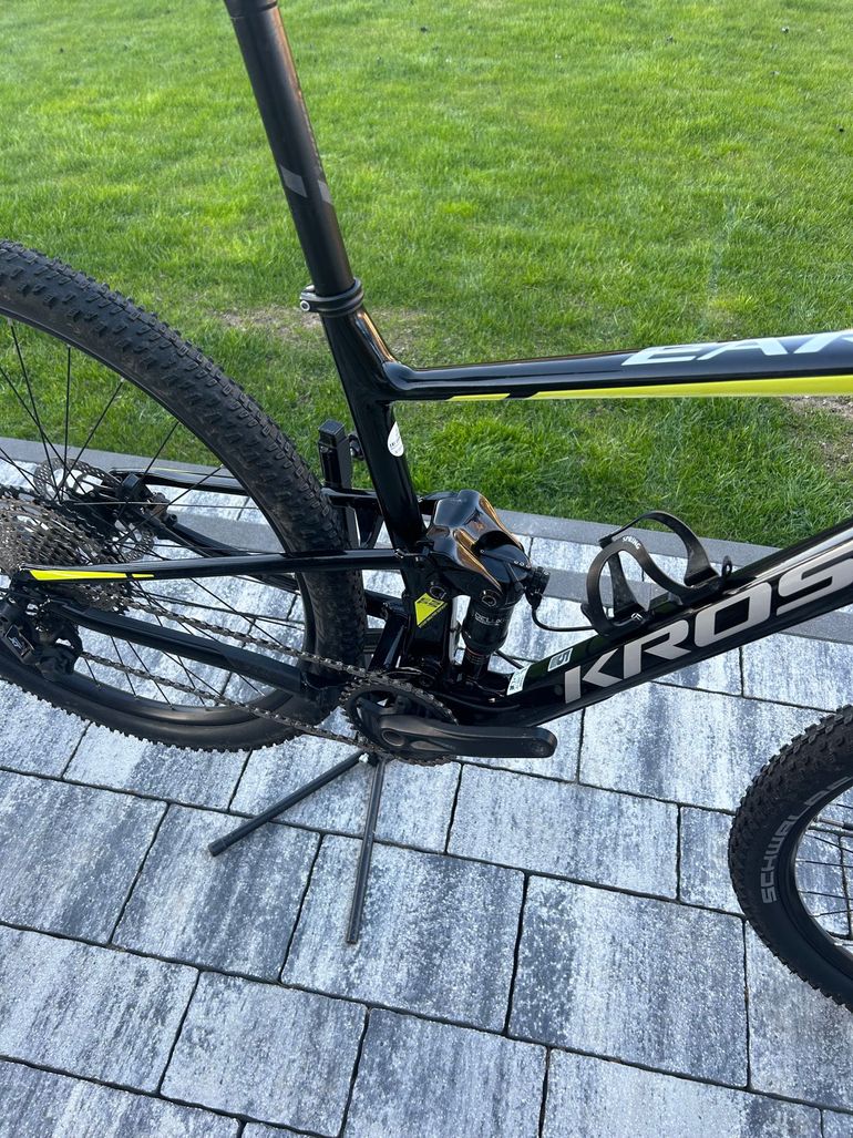 Used Kross EARTH 3.0 2022 Mountainbike, Black — image 4 of 12