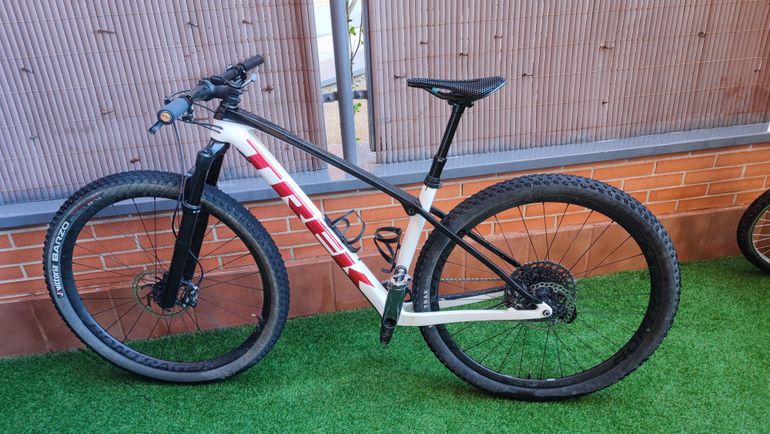 Used Trek Procaliber SRAM GX Eagle 2022 Mountainbike, White — image 1 of 10
