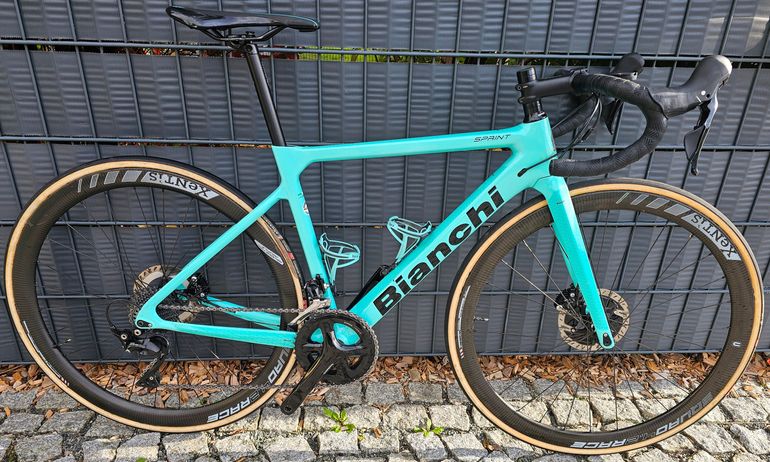 Used Bianchi Sprint 2023 Disc 105 2023 Road & Gravel, Green — image 1 of 9