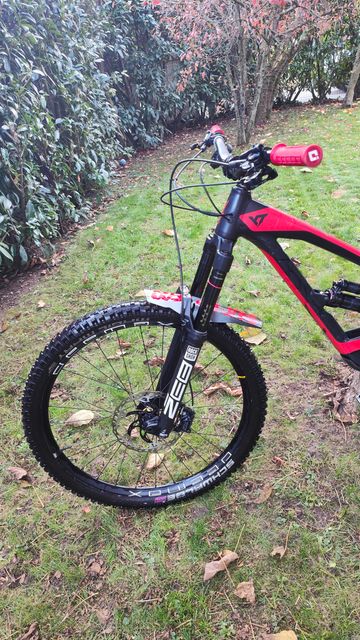 Used YT Industries Capra Shimano Deore XT 2018 Mountainbike, Red — image 2 of 6
