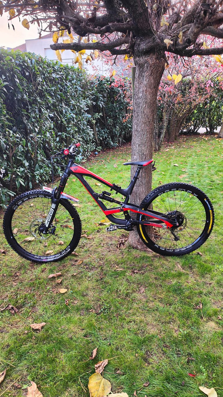 Used YT Industries Capra Shimano Deore XT 2018 Mountainbike, Red — image 1 of 6