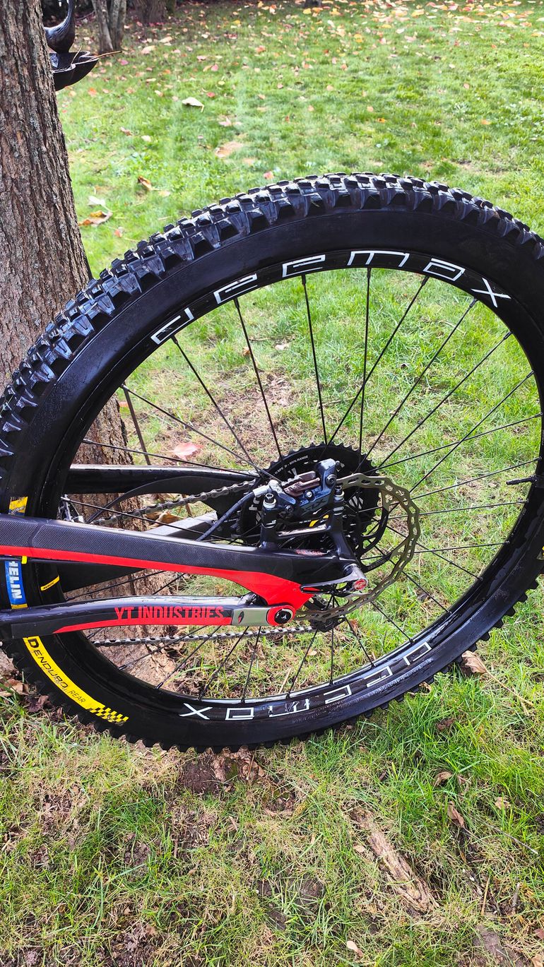 Used YT Industries Capra Shimano Deore XT 2018 Mountainbike, Red — image 5 of 6