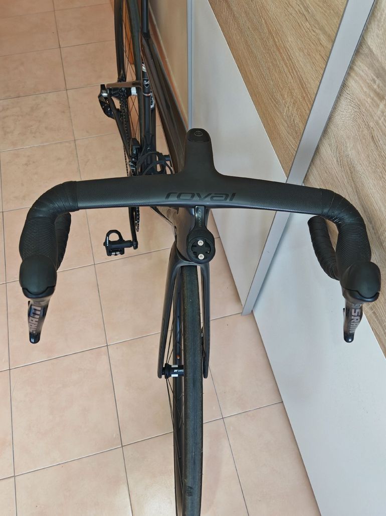Used Specialized Tarmac SRAM Red eTap AXS 2024 Road & Gravel, Light Gray — image 5 of 8