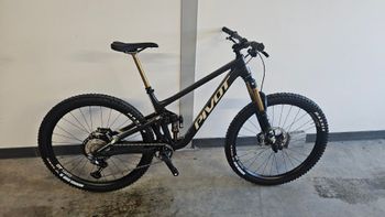 Used Pivot SWITCHBLADE Pro XT/XTR w/ Carbon Wheels 2024 2024 MTB