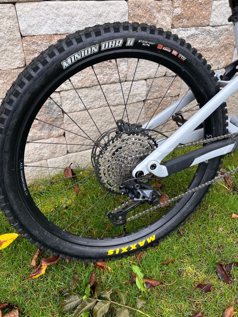 Used Canyon Neuron 6 2022 2022 Mountainbike, Light Gray, 27.5, 29 — image 9 of 10