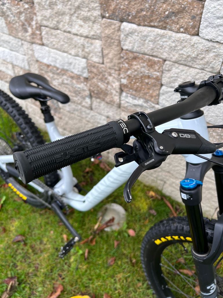 Used Canyon Neuron 6 2022 2022 Mountainbike, Light Gray, 27.5, 29 — image 4 of 10
