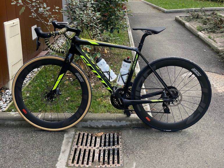 Used Scott Addict CX 10 Disc 2018 2018 Road & Gravel, Black — image 3 of 3