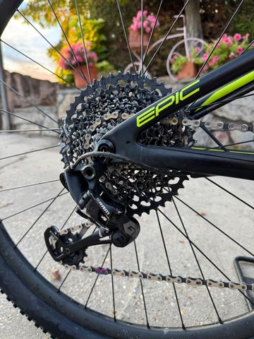 Used Specialized Men's Epic Comp Carbon 2018 2018 Mountainbike, Green, 29 — image 2 of 4