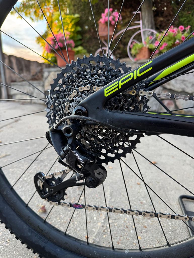 Used Specialized Men's Epic Comp Carbon 2018 2018 Mountainbike, Green, 29 — image 2 of 4