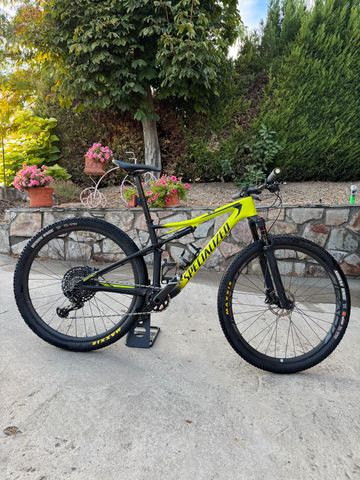 Used Specialized Men's Epic Comp Carbon 2018 2018 Mountainbike, Green, 29 — image 1 of 4