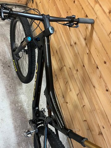 Used Orbea Oiz Shimano XTR 2022 Mountainbike, Black — image 6 of 9
