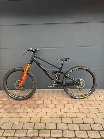 Used RAAW Madonna V2 2020 Mountainbike, Black — image 7 of 12