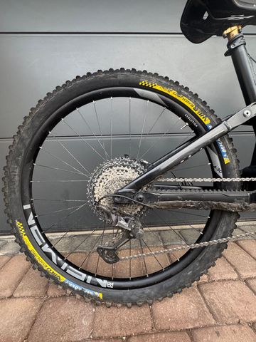Used RAAW Madonna V2 2020 Mountainbike, Black — image 11 of 12