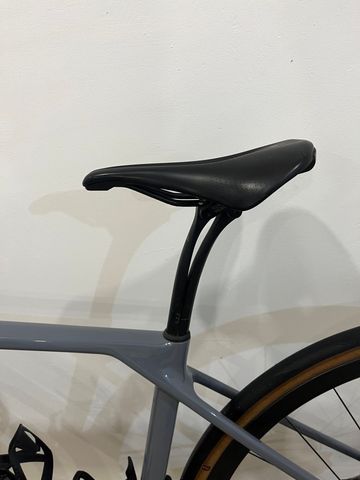 Used Canyon Endurace CF 2025 Road & Gravel, Light Gray — image 5 of 9