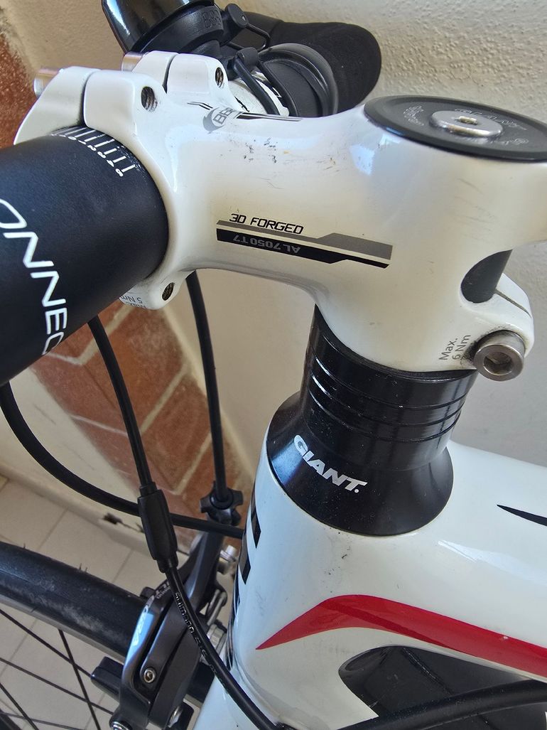 Used Giant Defy Composite 1 2014 2014 Road & Gravel, White — image 10 of 13